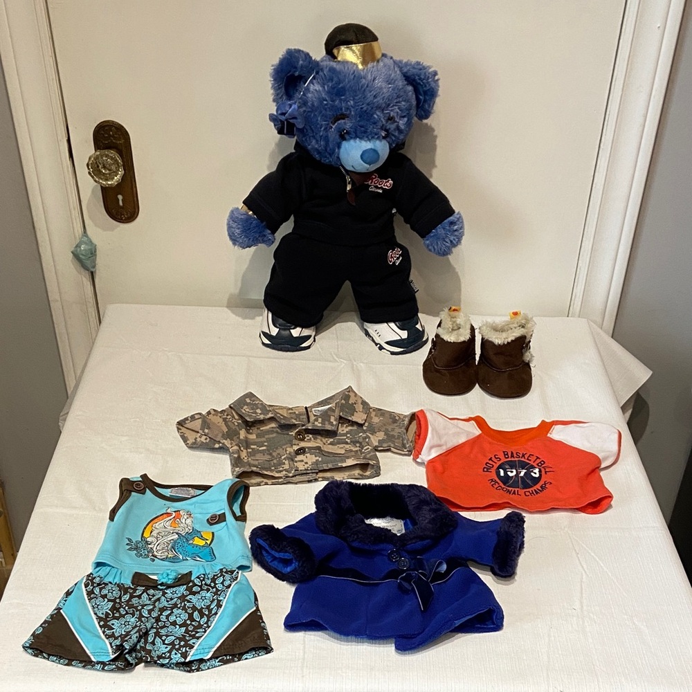 Build-A-Bear Aladdin Genie with extra outfits and shoes